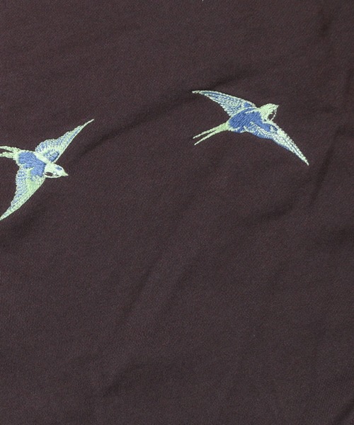 NATAL DESIGN(ネイタルデザイン)の「BRUSHED COTTON LONG SLEEVE HENLEY "LUCKY SWALLOW"(スウェット・メンズ・パープル/チョコ/オリーブ・SMALL/MEDIUM/LARGE/X-LARGE)」の7枚目の写真