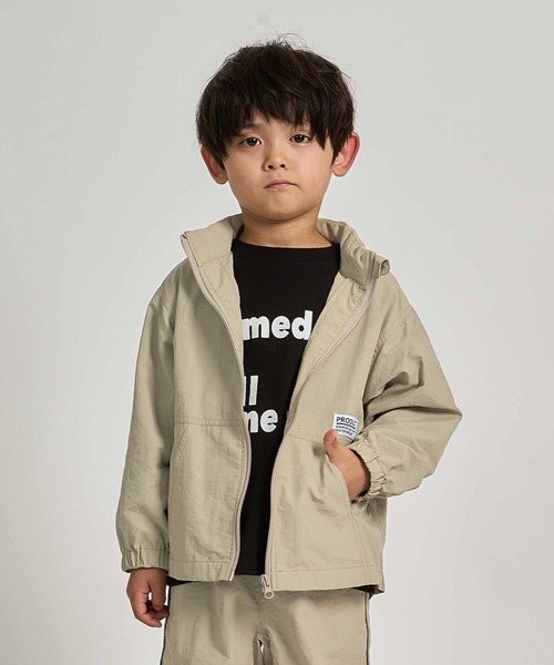b・ROOM(ビールーム)の「【スクール対応】【撥水・防汚・耐久・UV】収納袋付マウンテンパーカー(反射シート付き)(ブルゾン・キッズ・ベージュ/ベージュ系その他/アイボリー/カーキ/ブラック/ダークオレンジ/ブルーグレー/ブルーグリーン/チャコール/ダークグレー・150cm/110cm/100cm/130cm/120cm/140cm)」の6枚目の写真