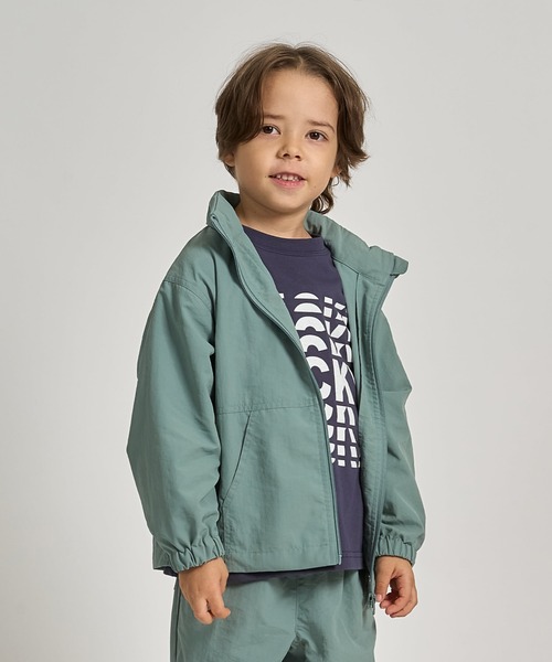 b・ROOM(ビールーム)の「【スクール対応】【撥水・防汚・耐久・UV】収納袋付マウンテンパーカー(反射シート付き)(ブルゾン・キッズ・ベージュ/ベージュ系その他/アイボリー/カーキ/ブラック/ダークオレンジ/ブルーグレー/ブルーグリーン/チャコール/ダークグレー・150cm/110cm/100cm/130cm/120cm/140cm)」の8枚目の写真