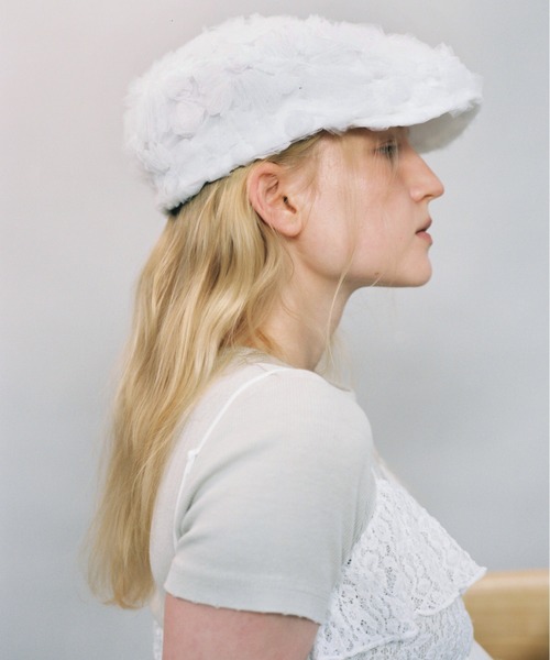 AWESOME NEEDS(オーサムニーズ)の「CLASSIC HUNTING CAP BLOOM(ハンチング/ベレー帽・レディース・ホワイト/ブラック・FREE)」の2枚目の写真