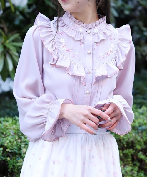 axes femme(アクシーズファム)の「桜刺繍スタンドブラウス(シャツ/ブラウス・レディース・ブラック/ピンク/キナリ・MEDIUM)」の3枚目の写真