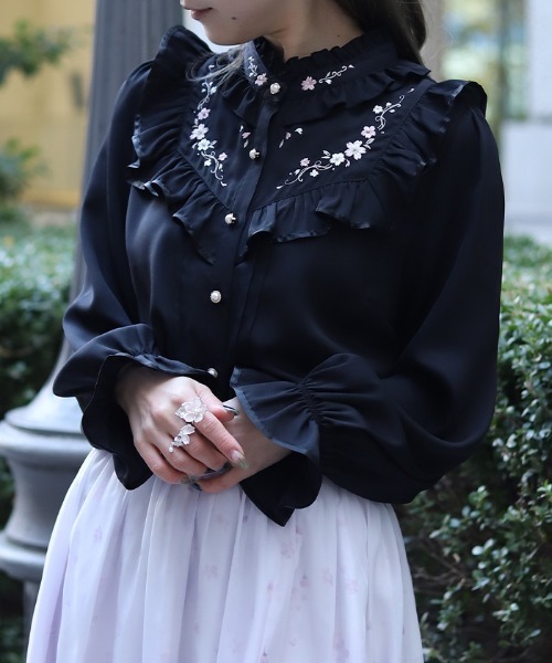 axes femme(アクシーズファム)の「桜刺繍スタンドブラウス(シャツ/ブラウス・レディース・ブラック/ピンク/キナリ・MEDIUM)」の15枚目の写真