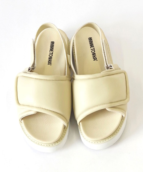 Minnetonka(ミネトンカ)の「MINNETONKA(ミネトンカ) /パファーサンダル 26M04(サンダル・レディース・ゴールド/シルバー/ブラック/アイボリー・8/7/6/5/9)」の7枚目の写真