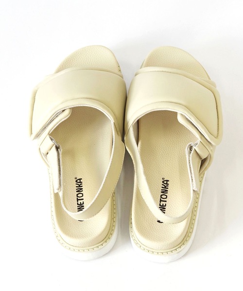 Minnetonka(ミネトンカ)の「MINNETONKA(ミネトンカ) /パファーサンダル 26M04(サンダル・レディース・ゴールド/シルバー/ブラック/アイボリー・8/7/6/5/9)」の8枚目の写真