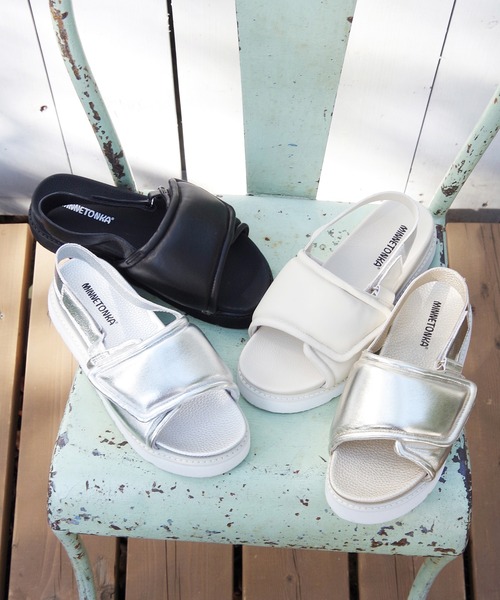 Minnetonka(ミネトンカ)の「MINNETONKA(ミネトンカ) /パファーサンダル 26M04(サンダル・レディース・ゴールド/シルバー/ブラック/アイボリー・8/7/6/5/9)」の12枚目の写真