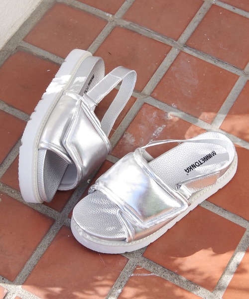 Minnetonka(ミネトンカ)の「MINNETONKA(ミネトンカ) /パファーサンダル 26M04(サンダル・レディース・ゴールド/シルバー/ブラック/アイボリー・8/7/6/5/9)」の16枚目の写真