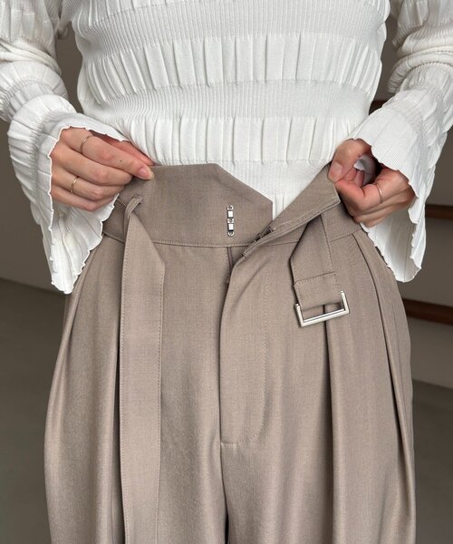 CAPRICIEUX LE'MAGE（カプリシューレマージュ）の「【yuu企画】【サイズ展開あり】アシメウエストパンツ（その他パンツ・レディース・ホワイト系その他/グレイッシュベージュ/ブラック・38/36/PS/TM）」の8枚目の写真