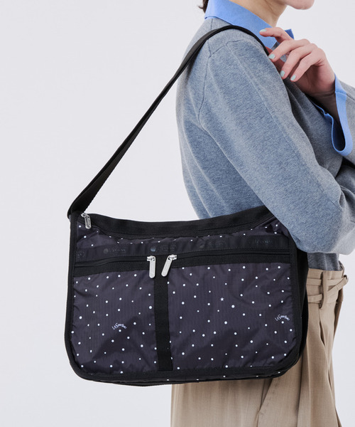 LeSportsac（レスポートサック）の「DELUXE EVERYDAY BAG ブリスドッツ（ショルダーバッグ・レディース・ブラック・FREE）」の2枚目の写真