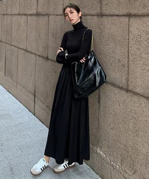 &soiree(アンドソワレ)の「タートルネックフレアーワンピース(ワンピース・レディース・ブラック・X-LARGE/LARGE/MEDIUM/SMALL)」の2枚目の写真