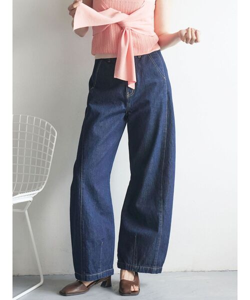 LAGUNAMOON(ラグナムーン)の「セミワイドカーブデニムパンツ(デニムパンツ・レディース・ライトブルー/インディゴブルー・MEDIUM/SMALL)」の2枚目の写真