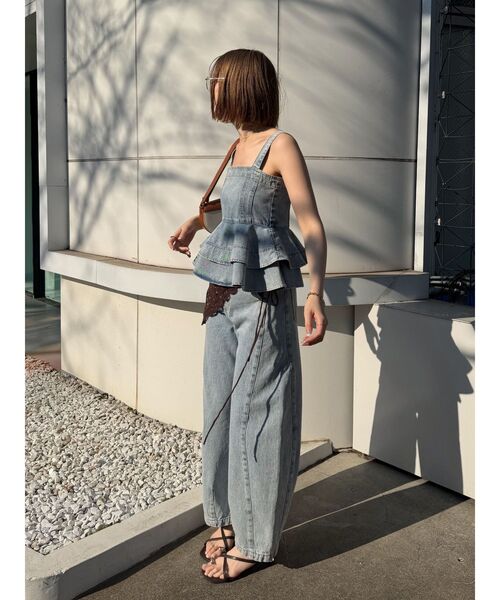 LAGUNAMOON(ラグナムーン)の「セミワイドカーブデニムパンツ(デニムパンツ・レディース・ライトブルー/インディゴブルー・MEDIUM/SMALL)」の21枚目の写真