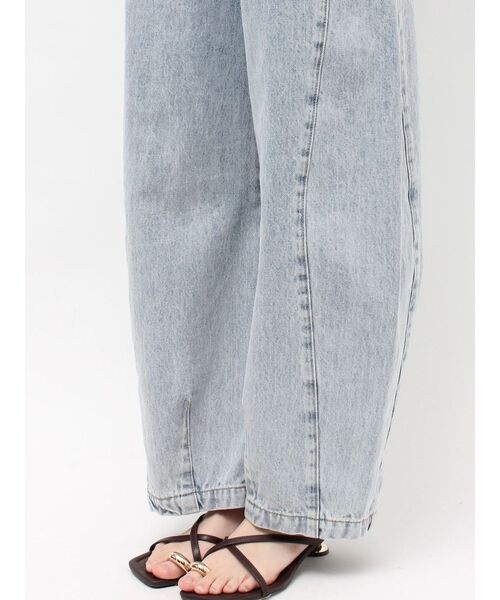 LAGUNAMOON(ラグナムーン)の「セミワイドカーブデニムパンツ(デニムパンツ・レディース・ライトブルー/インディゴブルー・MEDIUM/SMALL)」の4枚目の写真