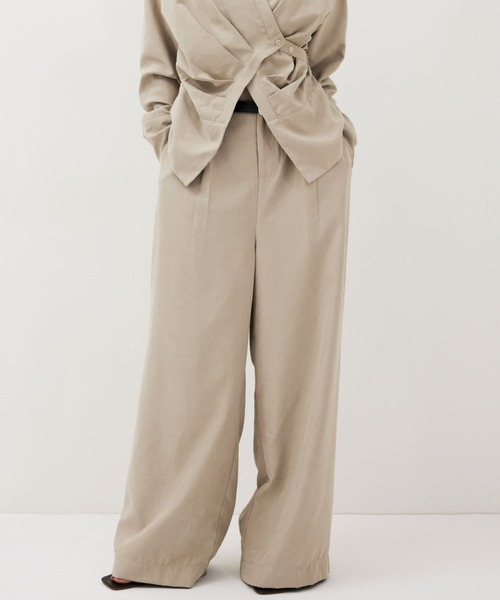 HANNE（アン）の「1タックセミワイドパンツ（その他パンツ・レディース・ブラック/ベージュ・S/M）」の2枚目の写真