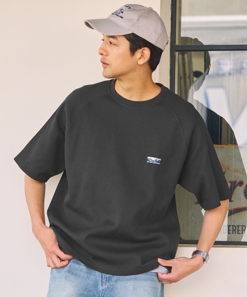 THE CRAFT CREW PRODUCTS(ザクラフトクループロダクツ)の「【UNNOTICEシリーズ】ファンクショナルファブリック ヘビーワッフル ラグランスリーブ 半袖Tシャツ / 抗菌防臭・UVカット【THE CRAFT CREW PRODUCTS】(Tシャツ/カットソー・メンズ・オフホワイト/アッシュグレー/ブラック/グレイッシュベージュ/ダークネイビー/グリーン系/チャコール/ブラック系・S/M/L)」の12枚目の写真