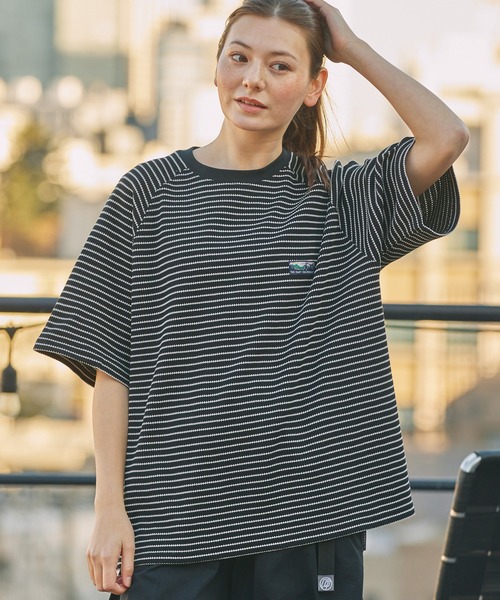 THE CRAFT CREW PRODUCTS(ザクラフトクループロダクツ)の「【UNNOTICEシリーズ】ファンクショナルファブリック ヘビーワッフル ラグランスリーブ 半袖Tシャツ / 抗菌防臭・UVカット【THE CRAFT CREW PRODUCTS】(Tシャツ/カットソー・メンズ・オフホワイト/アッシュグレー/ブラック/グレイッシュベージュ/ダークネイビー/グリーン系/チャコール/ブラック系・S/M/L)」の19枚目の写真