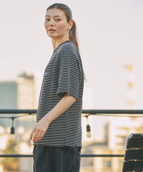 THE CRAFT CREW PRODUCTS(ザクラフトクループロダクツ)の「【UNNOTICEシリーズ】ファンクショナルファブリック ヘビーワッフル ラグランスリーブ 半袖Tシャツ / 抗菌防臭・UVカット【THE CRAFT CREW PRODUCTS】(Tシャツ/カットソー・メンズ・オフホワイト/アッシュグレー/ブラック/グレイッシュベージュ/ダークネイビー/グリーン系/チャコール/ブラック系・S/M/L)」の22枚目の写真