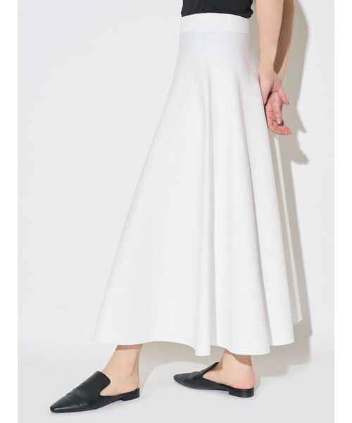 ELENDEEK（エレンディーク）の「ニットフレアスカート（スカート・レディース・オフホワイト/ネイビー/ブラック・FREE）」の22枚目の写真