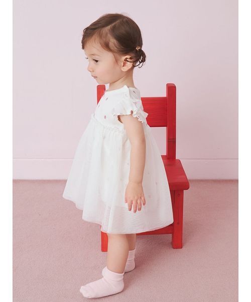 gelato pique(ジェラートピケ)の「【ラッピング済み】【BABY】ストロベリー柄チュールロンパース&スタイSET(ベビーギフト・キッズ・オフホワイト・70/80)」の3枚目の写真
