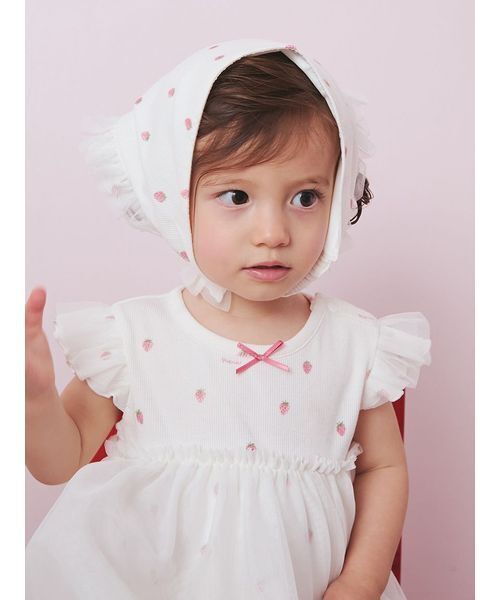 gelato pique(ジェラートピケ)の「【ラッピング済み】【BABY】ストロベリー柄チュールロンパース&スタイSET(ベビーギフト・キッズ・オフホワイト・70/80)」の7枚目の写真