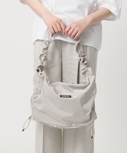 AIGLE(エーグル)の「<AIGLE> Deformation BAG(ショルダーバッグ・レディース・オフホワイト/ネイビー・FREE)」の2枚目の写真