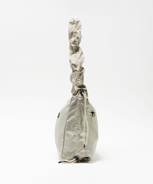 AIGLE(エーグル)の「<AIGLE> Deformation BAG(ショルダーバッグ・レディース・オフホワイト/ネイビー・FREE)」の22枚目の写真