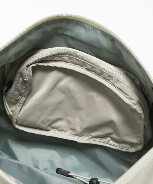 AIGLE(エーグル)の「<AIGLE> Deformation BAG(ショルダーバッグ・レディース・オフホワイト/ネイビー・FREE)」の16枚目の写真