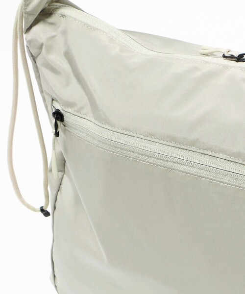 AIGLE(エーグル)の「<AIGLE> Deformation BAG(ショルダーバッグ・レディース・オフホワイト/ネイビー・FREE)」の14枚目の写真