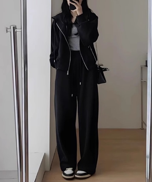 FAVORITO(ファヴォリート)の「パーカーワイドパンツセットアップ(セットアップ・レディース・ブラック/グレー/ブルー/ピンク/ベージュ・M/L/S)」の1枚目の写真