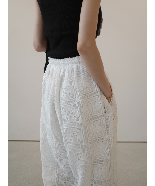 amel（エイメル）の「パネルレース ワイドパンツ ｜ ホワイト（その他パンツ・レディース・ホワイト・FREE）」の4枚目の写真