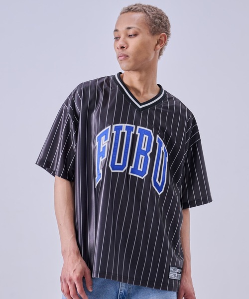 FUBU( フブ)の「FUBU フブ ブランド Patch V Neck TShirts/パッチVネックTシャツ(Tシャツ/カットソー・メンズ・ブラック/レオパード/ホワイト・L/M/XXL/XL)」の1枚目の写真