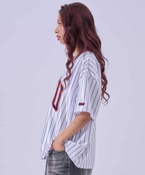 FUBU( フブ)の「FUBU フブ ブランド Patch V Neck TShirts/パッチVネックTシャツ(Tシャツ/カットソー・メンズ・ブラック/レオパード/ホワイト・L/M/XXL/XL)」の6枚目の写真