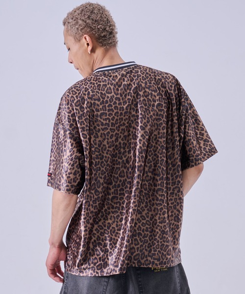 FUBU( フブ)の「FUBU フブ ブランド Patch V Neck TShirts/パッチVネックTシャツ(Tシャツ/カットソー・メンズ・ブラック/レオパード/ホワイト・L/M/XXL/XL)」の16枚目の写真