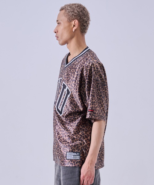 FUBU( フブ)の「FUBU フブ ブランド Patch V Neck TShirts/パッチVネックTシャツ(Tシャツ/カットソー・メンズ・ブラック/レオパード/ホワイト・L/M/XXL/XL)」の17枚目の写真