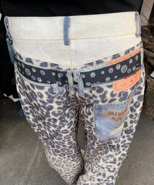 B.R.U(ブル)の「レオパード/レイヤードプリントデニムパンツ(その他パンツ・メンズ・その他・LARGE/MEDIUM)」の4枚目の写真