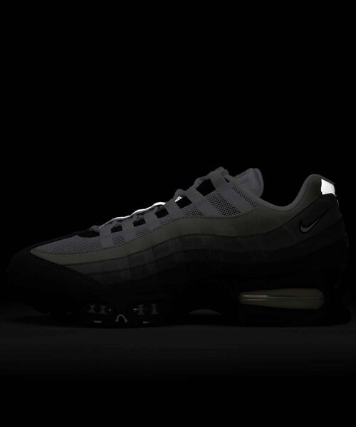 NIKE（ナイキ）の「ナイキ エア マックス 95 ビッグバブル "OG" メンズシューズ / Nike Air Max 95 Big Bubble "OG" Men's Shoes HM4740-007 Black（スニーカー・メンズ・ブラック・30/29.5/29/28.5/28/27.5/27/26.5/26/25.5/25/24.5/24）」の9枚目の写真