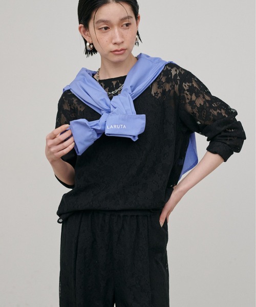 LARUTA(ラルータ)の「【LARUTA】フラワーエンブロイダリーブラウス(シャツ/ブラウス・レディース・オフホワイト/ブラック・MEDIUM)」の1枚目の写真
