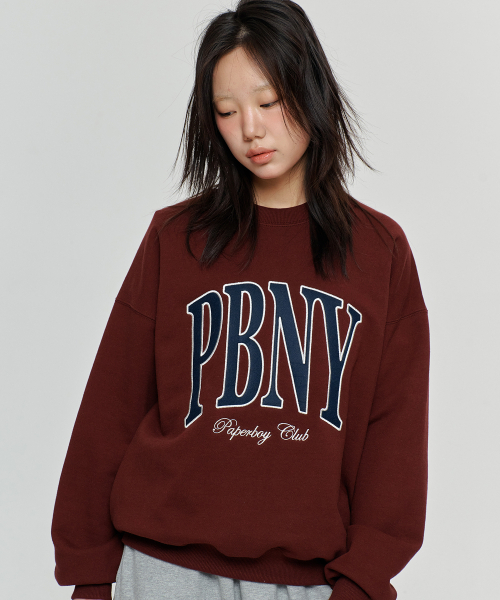 PAPERBOY(ペーパーボーイ)の「PBNY スウェットシャツ-バーガンディ(スウェット・レディース・その他・MEDIUM/LARGE/X-LARGE)」の2枚目の写真