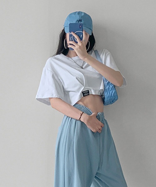 SallyLunn(サリーラン)の「コンパクトクロップドTシャツ(Tシャツ/カットソー・レディース・ライトブルー/ホワイト/ブルー/ブラック/グレー・FREE)」の1枚目の写真