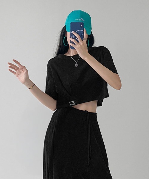 SallyLunn(サリーラン)の「コンパクトクロップドTシャツ(Tシャツ/カットソー・レディース・ライトブルー/ホワイト/ブルー/ブラック/グレー・FREE)」の2枚目の写真