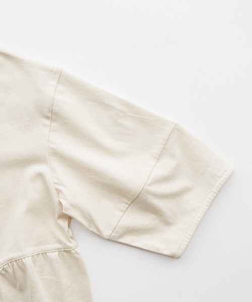 オオカミとフクロウ（オオカミとフクロウ）の「オオカミと窓辺の小さな灯り“つばめ”（Tシャツ/カットソー・レディース・チャコールグレー/アイボリー/グリーン・FREE）」の19枚目の写真