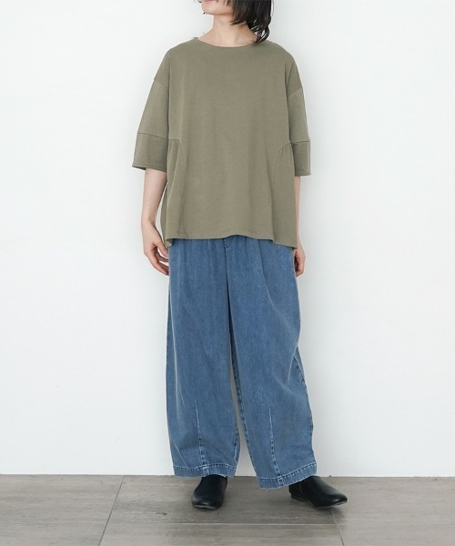 オオカミとフクロウ（オオカミとフクロウ）の「オオカミと窓辺の小さな灯り“つばめ”（Tシャツ/カットソー・レディース・チャコールグレー/アイボリー/グリーン・FREE）」の10枚目の写真