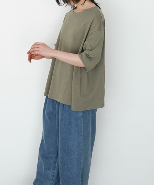 オオカミとフクロウ（オオカミとフクロウ）の「オオカミと窓辺の小さな灯り“つばめ”（Tシャツ/カットソー・レディース・チャコールグレー/アイボリー/グリーン・FREE）」の13枚目の写真