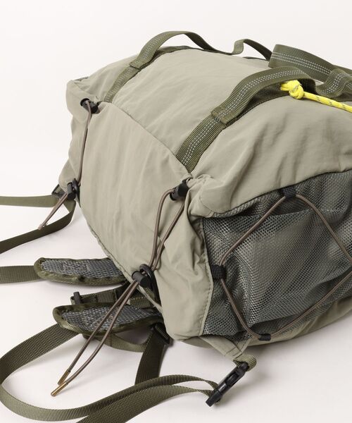 IO（イオ）（イオ）の「FRANK PRODUCTS / ２WAY WANDER BAG-Lsize / FR2026SS001WB（バックパック/リュック・レディース・イエロー/ブラック/グリーン・LARGE）」の5枚目の写真