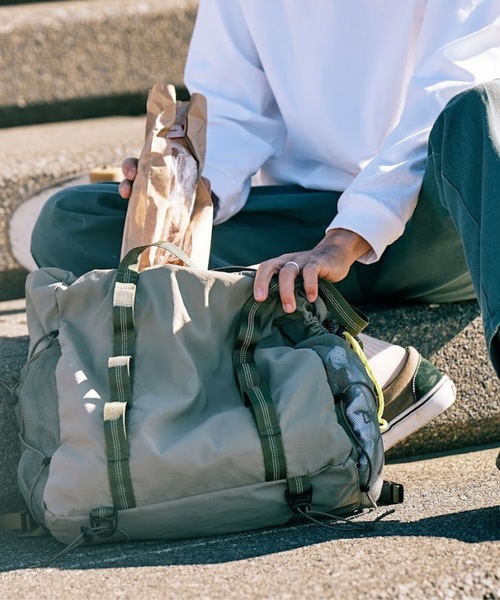 IO（イオ）（イオ）の「FRANK PRODUCTS / ２WAY WANDER BAG-Lsize / FR2026SS001WB（バックパック/リュック・レディース・イエロー/ブラック/グリーン・LARGE）」の3枚目の写真