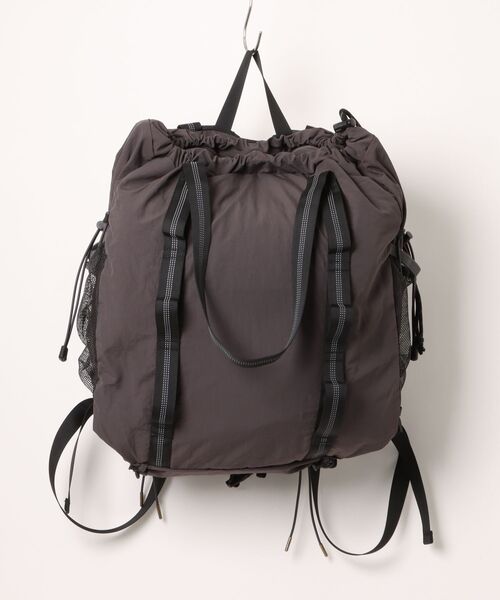 IO（イオ）（イオ）の「FRANK PRODUCTS / ２WAY WANDER BAG-Lsize / FR2026SS001WB（バックパック/リュック・レディース・イエロー/ブラック/グリーン・LARGE）」の10枚目の写真