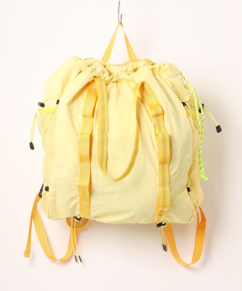 IO（イオ）（イオ）の「FRANK PRODUCTS / ２WAY WANDER BAG-Lsize / FR2026SS001WB（バックパック/リュック・レディース・イエロー/ブラック/グリーン・LARGE）」の9枚目の写真