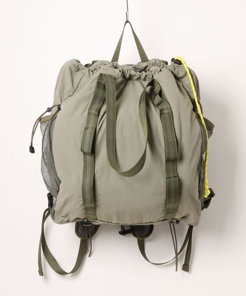 IO（イオ）（イオ）の「FRANK PRODUCTS / ２WAY WANDER BAG-Lsize / FR2026SS001WB（バックパック/リュック・レディース・イエロー/ブラック/グリーン・LARGE）」の8枚目の写真