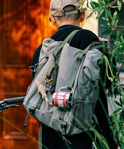 IO（イオ）（イオ）の「FRANK PRODUCTS / ２WAY WANDER BAG-Lsize / FR2026SS001WB（バックパック/リュック・レディース・イエロー/ブラック/グリーン・LARGE）」の17枚目の写真