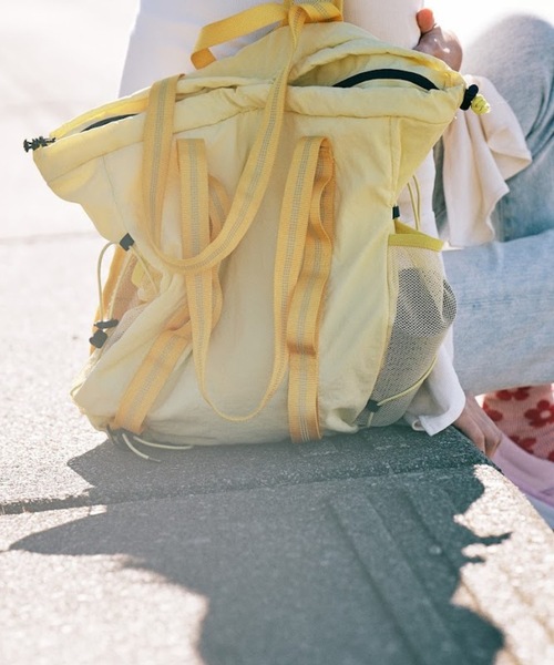 IO（イオ）（イオ）の「FRANK PRODUCTS / ２WAY WANDER BAG-Lsize / FR2026SS001WB（バックパック/リュック・レディース・イエロー/ブラック/グリーン・LARGE）」の20枚目の写真