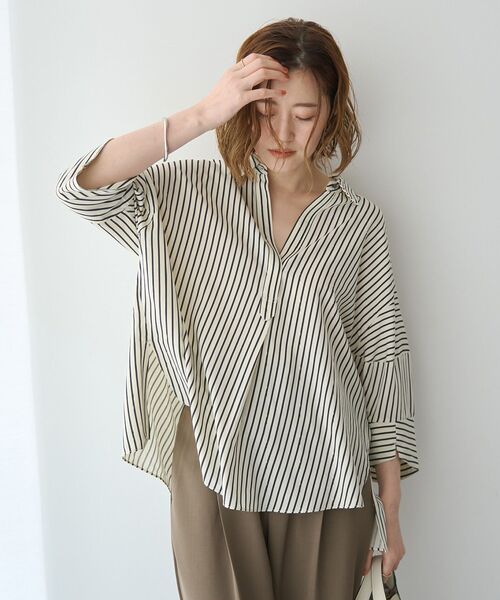 Editt by YECCA VECCA(エディットバイイェッカヴェッカ)の「バルーン袖スキッパーシャツ(シャツ/ブラウス・レディース・ストライプ/ダークカーキ/ピンク/アイボリー・FREE)」の4枚目の写真